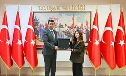 Ahilik Sancağı Uşak Valisi Dr. Serdar Kartal’a Takdim Edildi