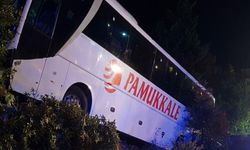Yolcu Otobüsü Kaza Yaptı: 18 Yaralı