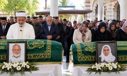 Denizli'de Bir Pansiyonda Ölen Yaşlı Çift Uşak'ta Toprağa Verildi