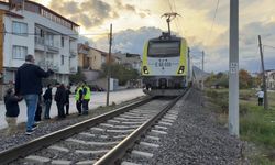 Kütahya'da Tren Kazası: Bir Genç Hayatını Kaybetti