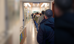 Uşak’ta 29 Ekim’de Çalışmak İsteyen Esnaf Uzun Kuyruklar Oluşturdu
