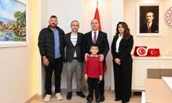 Uşak’ın Gururu Oğuz Çakır’a Millî Eğitim Müdüründen Tebrik