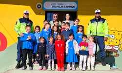 Sivaslı’da Minik Öğrencilere Jandarmadan Trafik Eğitimi
