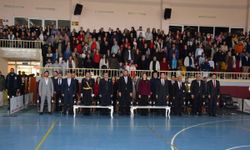 Sivaslı’da Cumhuriyet Bayramı Kapalı Spor Salonunda Kutlandı