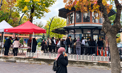 Uşak’ta Kart Dolum Noktasında Yaşlıların Bank Çilesi