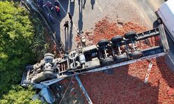 Uşak’ta Tır Devrildi Sürücüsü Hayatını Kaybetti