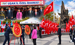 Uşak’ta Cumhuriyet Bayramı Kutlamaları Çelenk Töreniyle Başladı