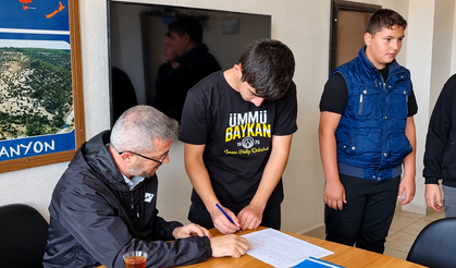 Ulubey’de İmam Hatip Ortaokulu Öğrencilerine Kırtasiye ve Giyim Kartı
