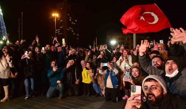 Türkiye’nin ilk uzay yolculuğunu vatandaşlar heyecanla takip etti