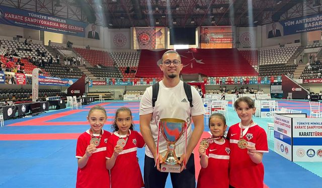 Uşaklı minik karateciler Türkiye Şampiyonu oldu