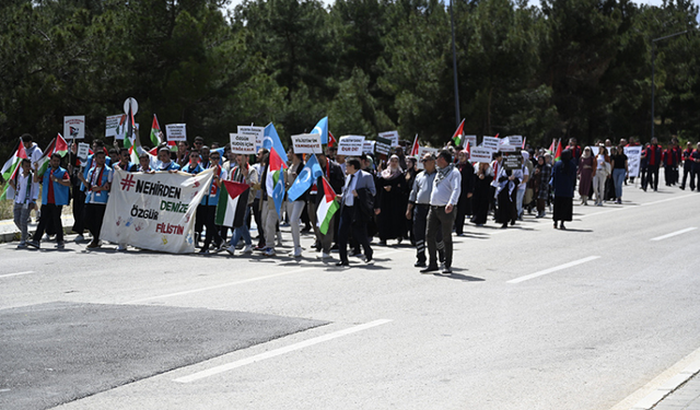 Uşak Üniversitesi'nden Filistin’e destek yürüyüşü