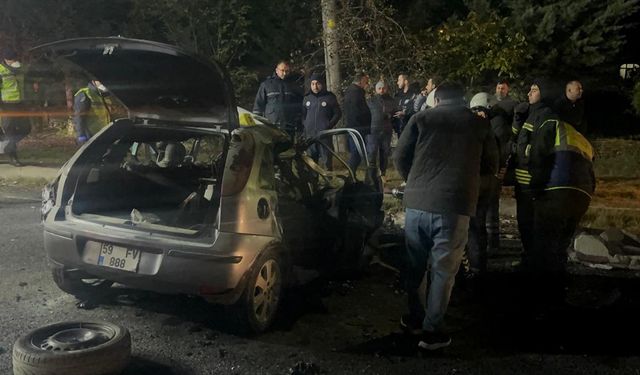 Tekirdağ'da Otomobil ile iş makinesi çarpıştı, 5 kişi öldü 1 kişi yaralandı