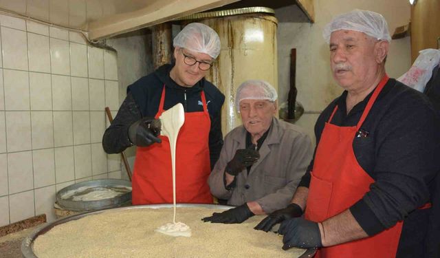 75 yıllık helvacının el emeği iftar sofralarının vazgeçilmezi oldu