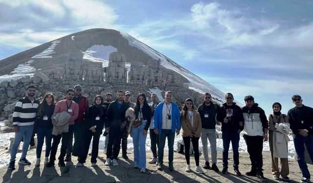 Nemrut Dağı’nın bu yılki ilk misafirleri rehberler oldu