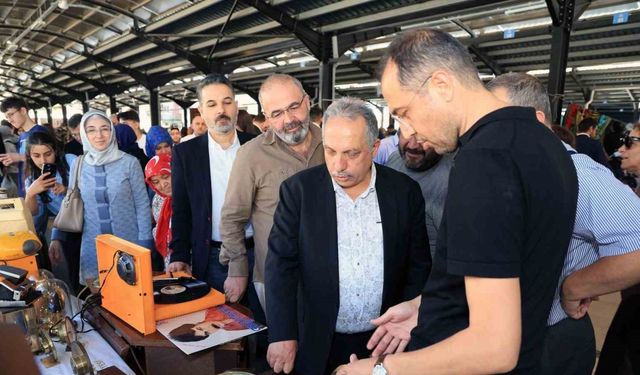Antika pazarı ziyaretçilerini bekliyor
