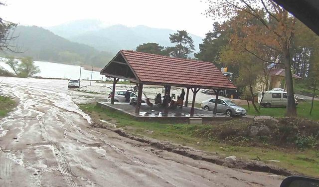 Artçı depremlerden kaçan Simavlılar soluğu Gölcük Yaylası’nda aldı