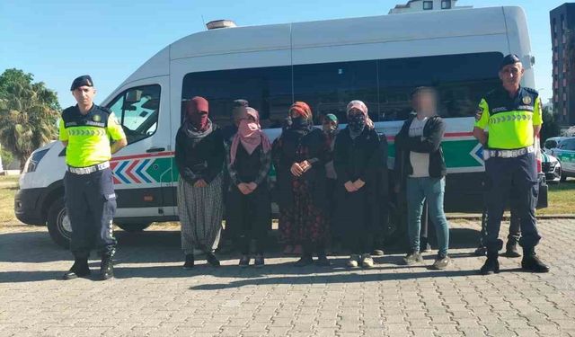Belgesi bulunmayan 12 düzensiz göçmen yakalandı