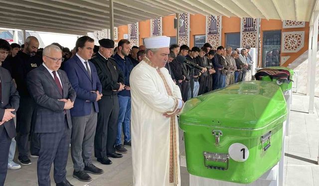 Boğazları kesilerek katledilen iki kardeş toprağa verildi