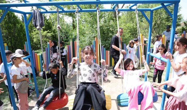 Çocuklar Geri Dönüşüm Parkı’nda doyasıya eğlendi