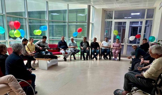 Devlet Hastanesinden hastalara müzikli moral etkinliği