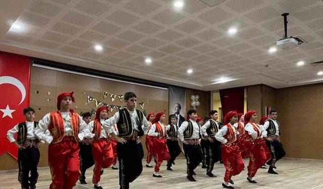 Halk oyunları gösterileri beğeni topladı
