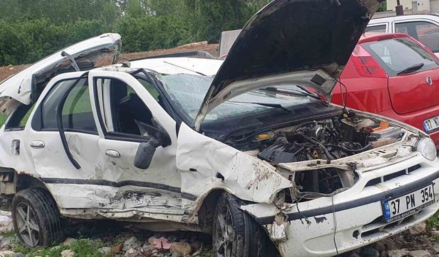 İki otomobil çarpıştı: 2 yaralı