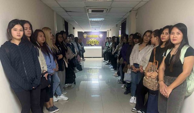 Masaj salonlarında kaçak çalıştırılan 36 yabancı uyruklu kadın yakalandı