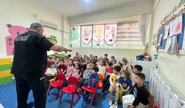 Miniklere yangın ve afet eğitimi