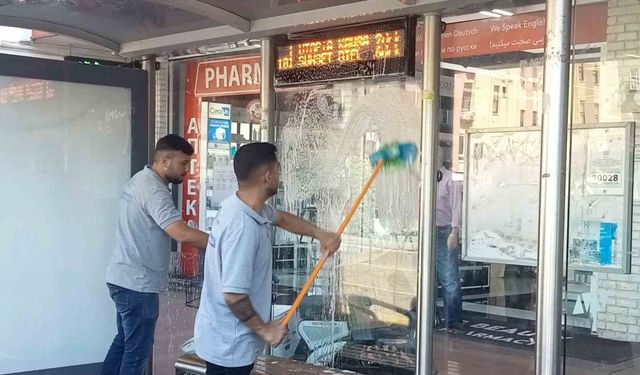 Otobüs duraklarına bakım yapıldı