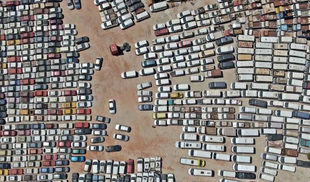 Otoparklar araç mezarlığına döndü 25 yıldır bekleyen araçlar var
