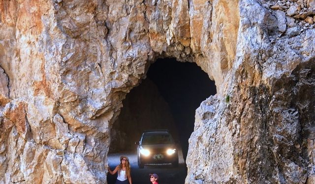 Taş Yolunda tır sıkıştı