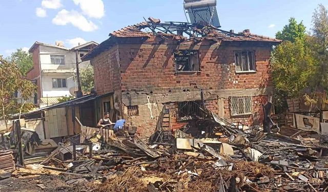 Yanan perde onca yıllık emekleri küle çevirdi