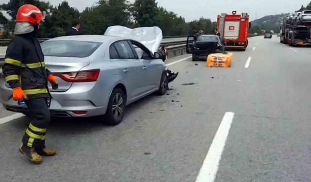 Yola düşen köpük zincirleme kazaya sebep oldu: 3 yaralı
