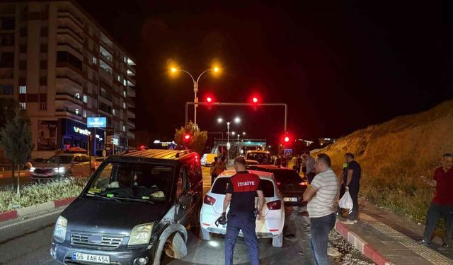 Zincirleme trafik kazası: 5 yaralı