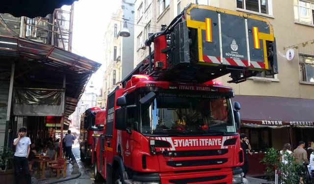 7 katlı iş yerinde korkutan yangın