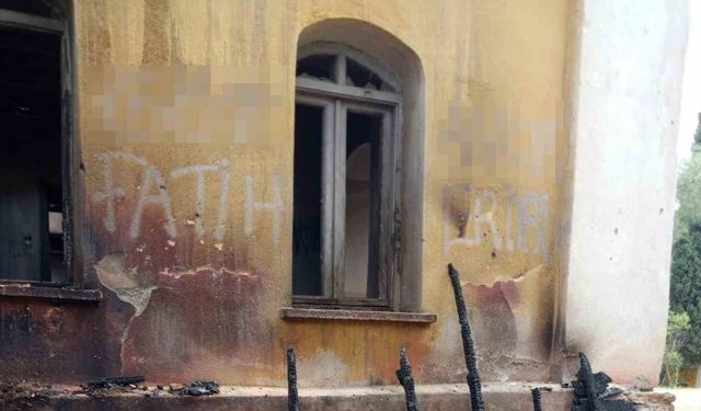 Cumhuriyetin ilk eğitim yuvalarından birisi kül oldu