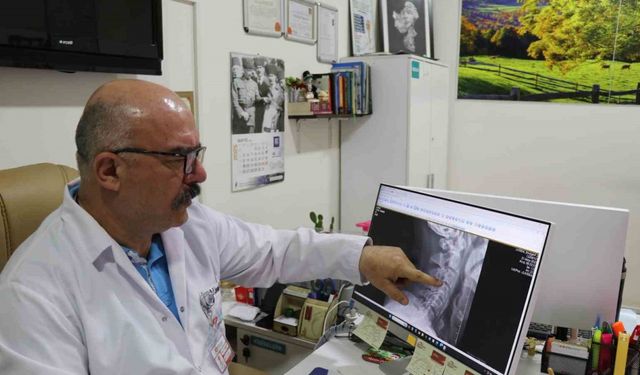 Dijital bağımlılık çocuklarda dahi boyun fıtığı oluşturuyor