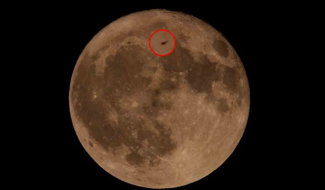 Fotoğrafçı dolunayı çekmek isterken ISS’yi görüntüledi