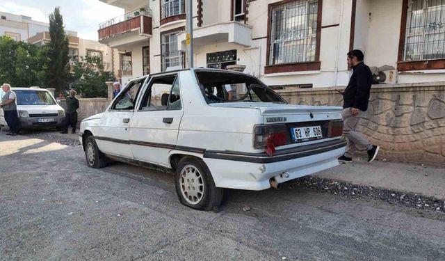 Kavgayı ayırmaya çalışan polis memuru bıçaklandı
