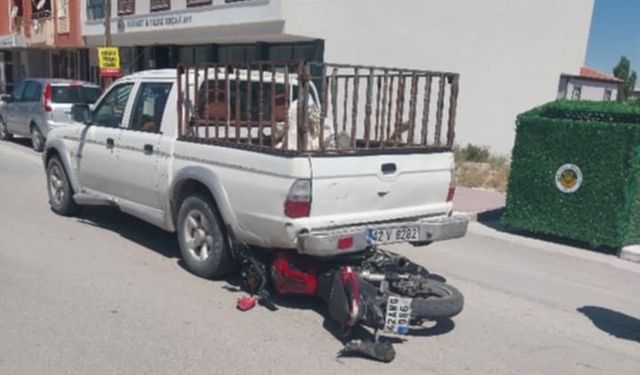 Motosiklet pikapa arkadan çarptı: 1 yaralı