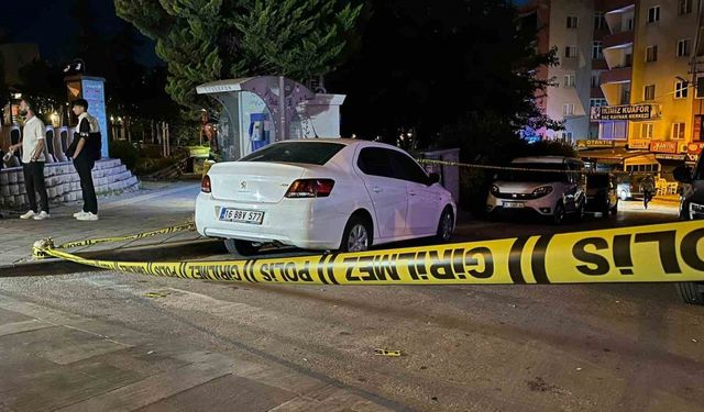 Park halindeki araç kurşunlandı