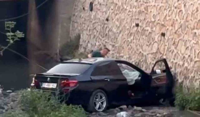 Su kanalında otururken aracın altında kalan çocuk öldü