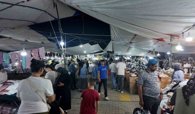 Gedizliler Tarhana Festivali’nde Kıyafet Pazarı'na akın etti