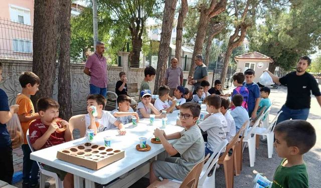 Simav’da Yaz Kur’an Kursu öğrencilerine ikram sürprizi