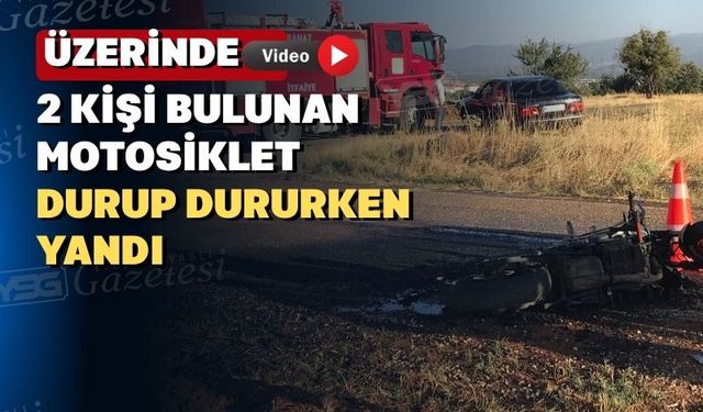 Uşak’ta bir motosiklet giderken yandı