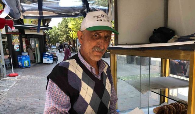 Kanser olmasına rağmen günde 12 saat güneş altında çalışıyor