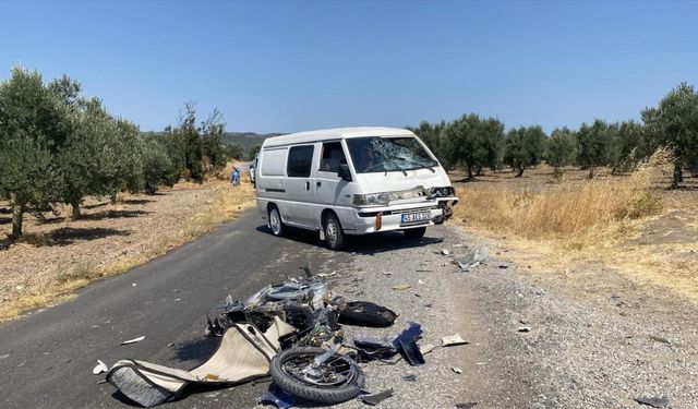 Motosiklet araçla kafa kafaya çarpıştı: 1 ölü