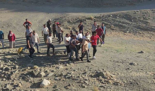 Traktörün römorku devrildi: 8 yaralı