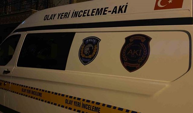 Yakınlarının haber alamadığı yaşlı kadın evinde ölü bulundu