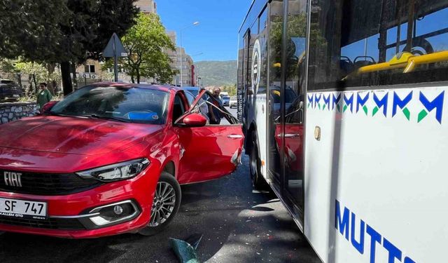 Açtığı kapıya belediye otobüsü çarptı